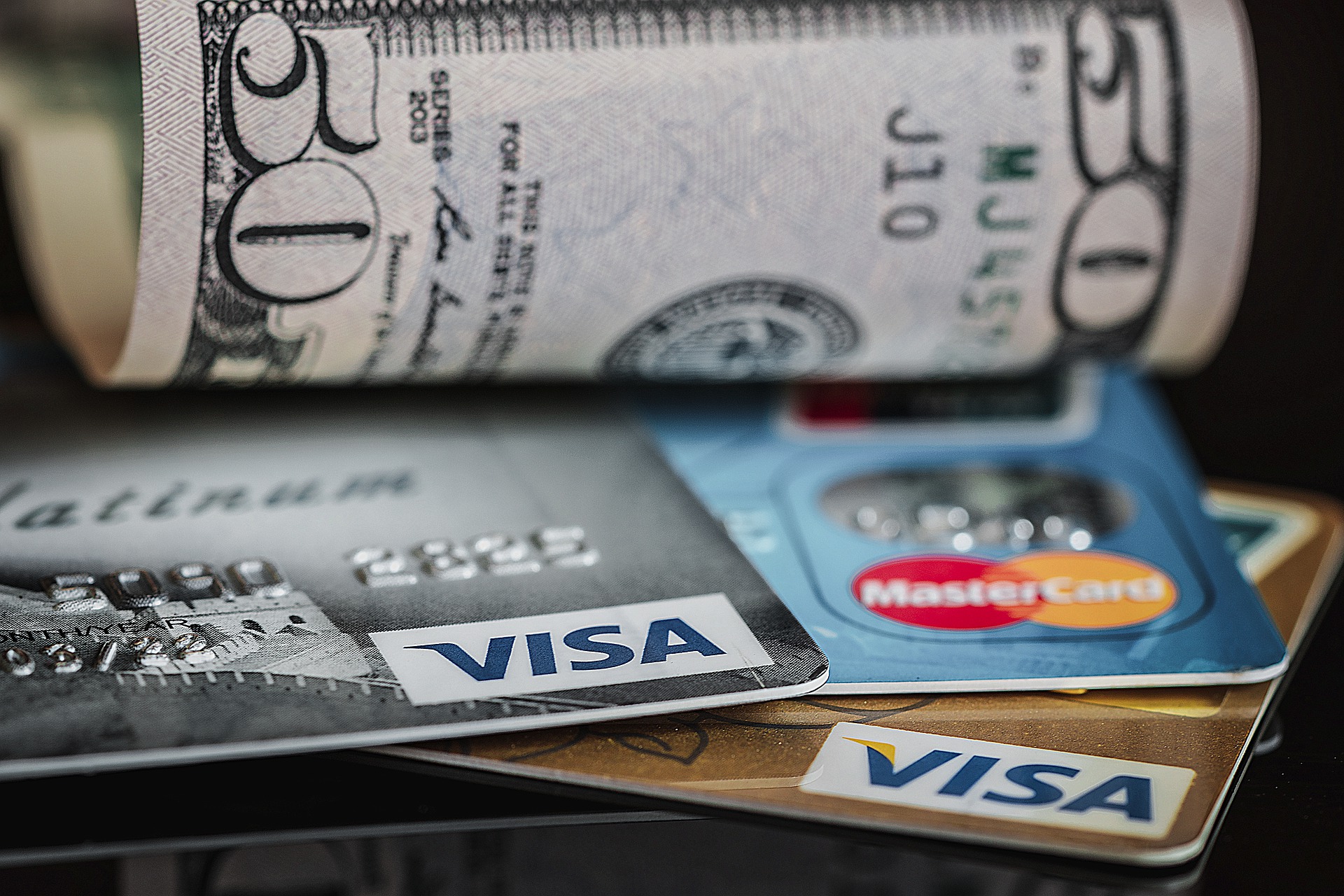 Credit cards & currency exchange